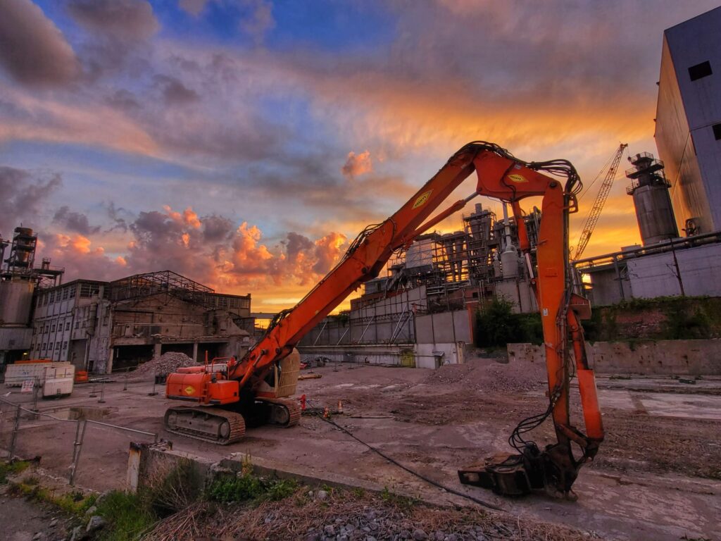 Déconstruction, dépollution, découpe diamant, curage, recyclage et démantèlement industriel chez Premys
